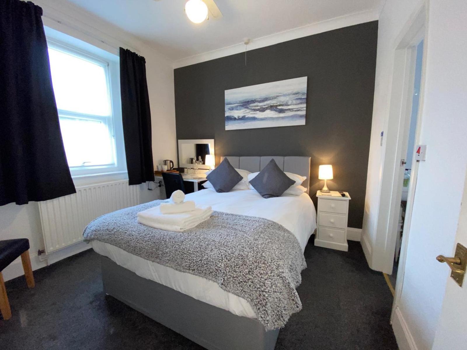 Heathcliff House B&B Exclusively For Adults Free Large Carpark Torquay Kültér fotó