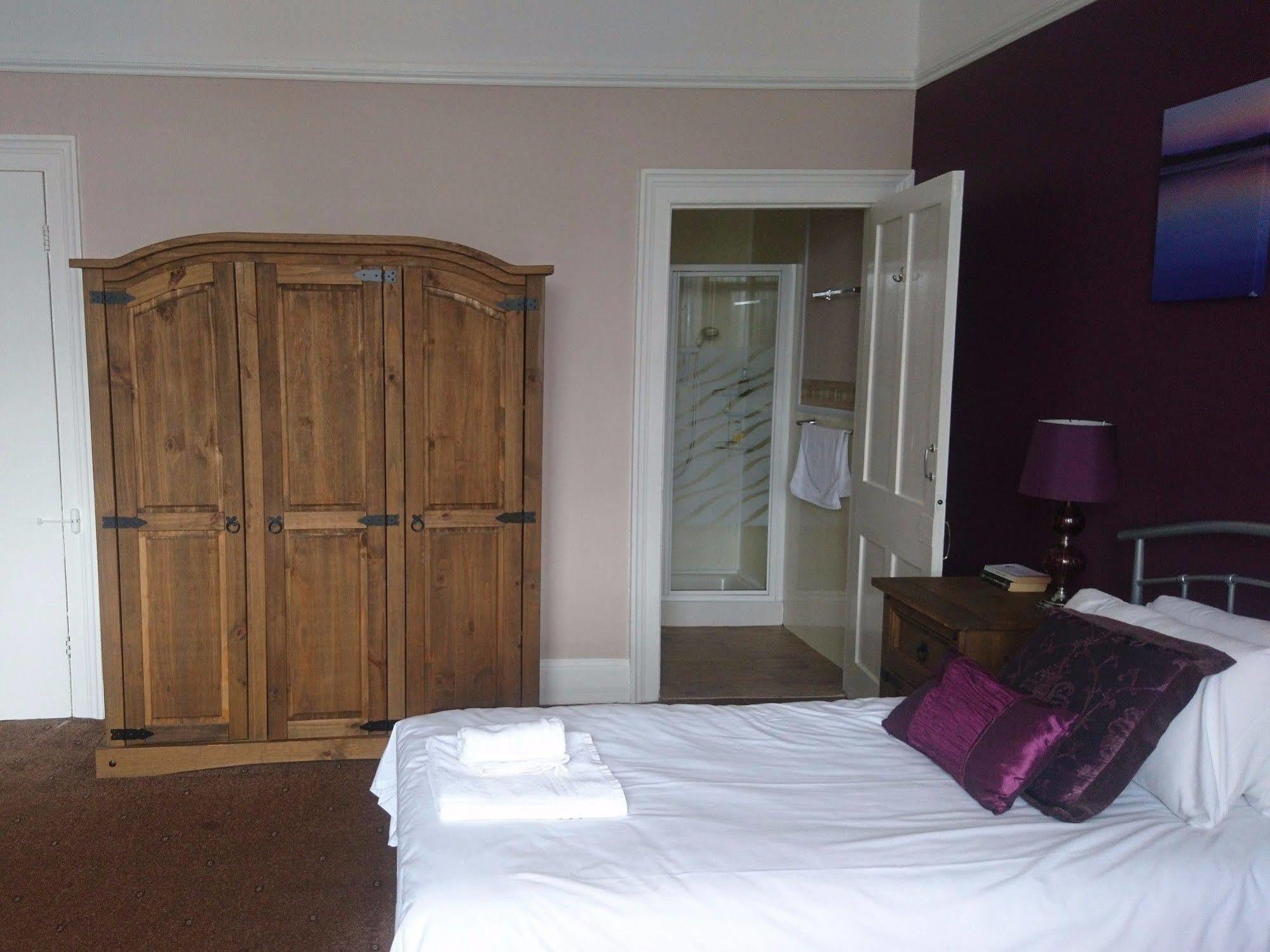 Heathcliff House B&B Exclusively For Adults Free Large Carpark Torquay Kültér fotó